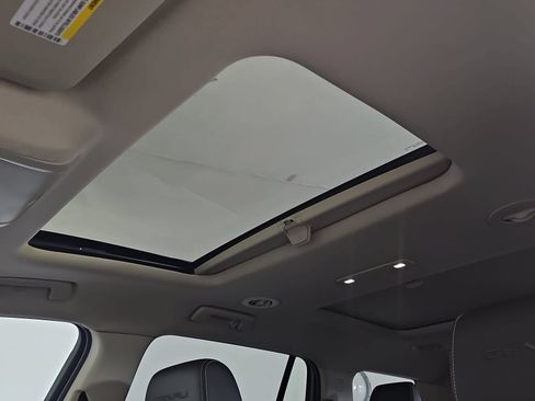 Used 2018 GMC Acadia Denali w/ Technology Package AWD/4WD image 28