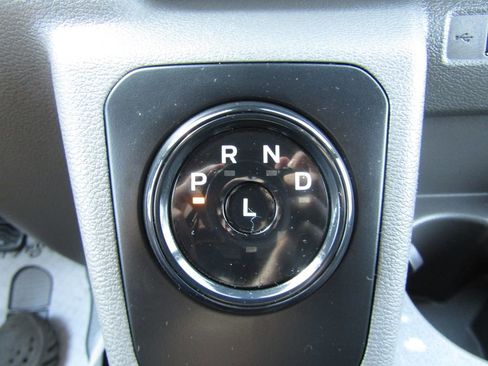 Used 2024 Ford E-Transit 148 Medium Roof image 29