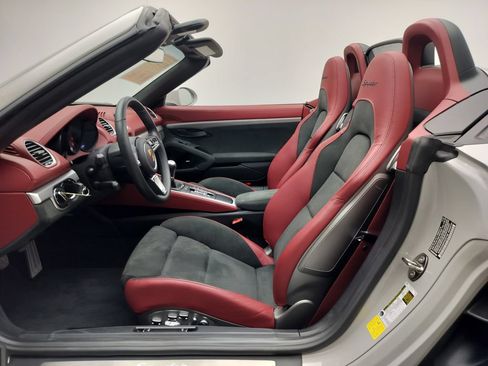 Certified 2023 Porsche 718 Boxster Spyder RWD image 6