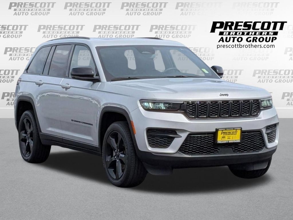 Used 2023 Jeep Grand Cherokee Altitude AWD/4WD image 1