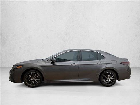 Certified 2022 Toyota Camry SE image 6