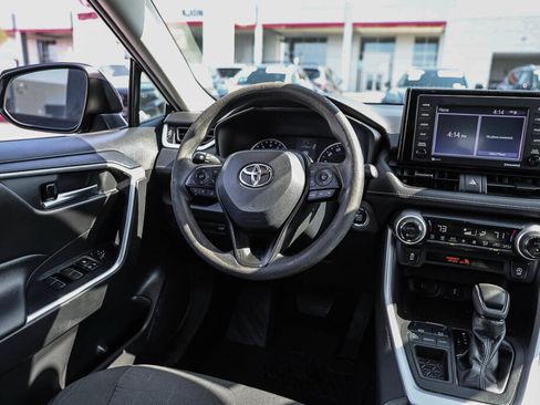 Certified 2022 Toyota RAV4 XLE w/ Convenience Package FWD image 6