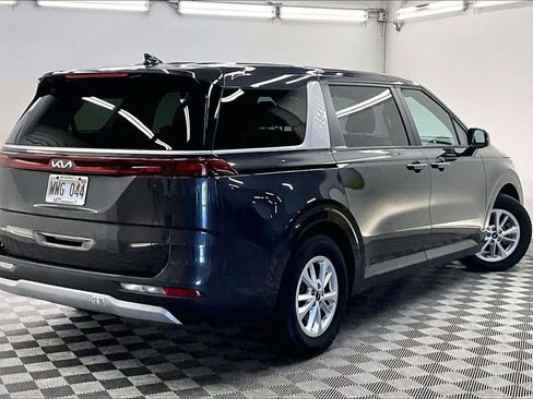 Used 2023 Kia Carnival LX FWD image 12