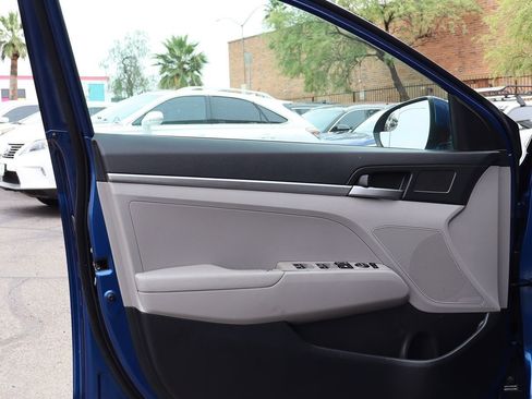 Used 2017 Hyundai Elantra SE FWD image 36