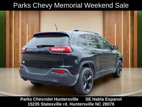 Used 2017 Jeep Cherokee Sport FWD image 28