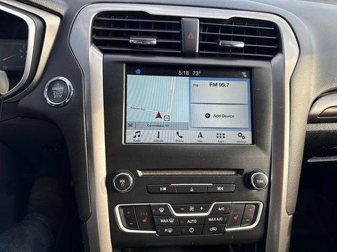 Used 2018 Ford Fusion SE w/ Fusion SE Technology Package FWD image 24