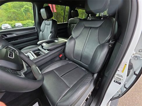 Used 2024 Jeep Wagoneer Series III image 11