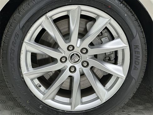 Used 2012 Jaguar XF image 10