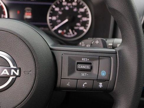 Used 2024 Nissan Rogue SV image 13