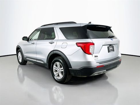 Used 2023 Ford Explorer XLT w/ Equipment Group 202A image 5