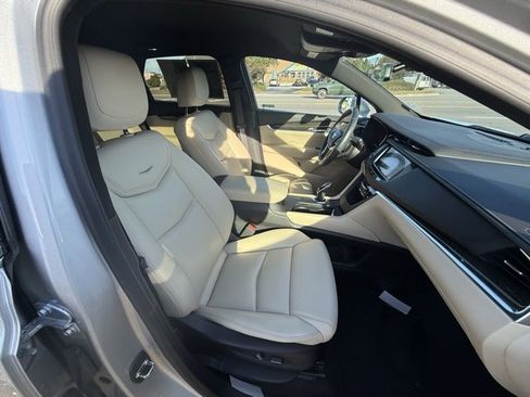 Used 2018 Cadillac XT5 FWD image 11