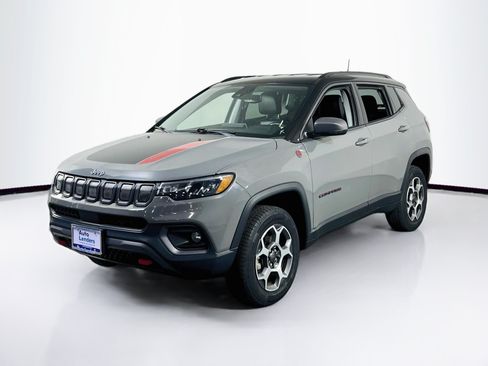 Used 2022 Jeep Compass Trailhawk w/ Trailhawk Convenience Group AWD/4WD image 1