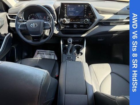 Used 2021 Toyota Highlander XLE AWD/4WD image 14