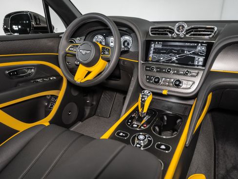 Used 2025 Bentley Bentayga image 34