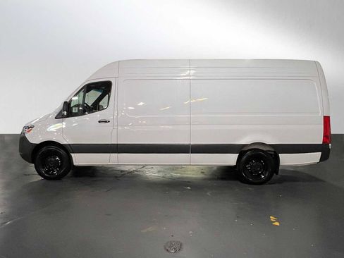 Used 2024 Mercedes-Benz Sprinter 2500 image 6