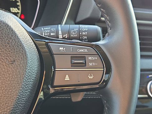 Used 2025 Honda Pilot EX-L image 18