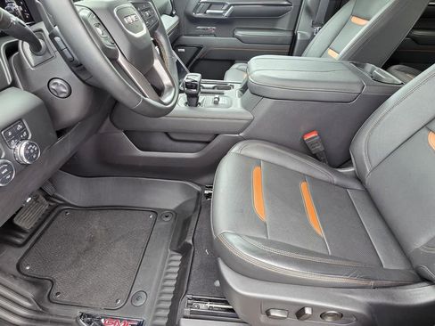 Used 2024 GMC Sierra 1500 AT4 w/ Technology Package AWD/4WD image 7