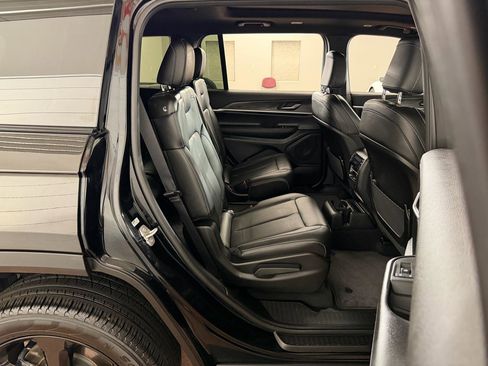 Used 2025 Jeep Grand Cherokee L Limited w/ Black Appearance Package image 39