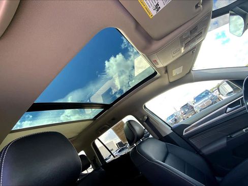 Used 2021 Volkswagen Atlas SE w/ Panoramic Sunroof Package image 13