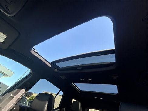 Used 2024 Chevrolet Traverse RS image 21