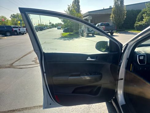Used 2022 Kia Sportage LX AWD/4WD image 12
