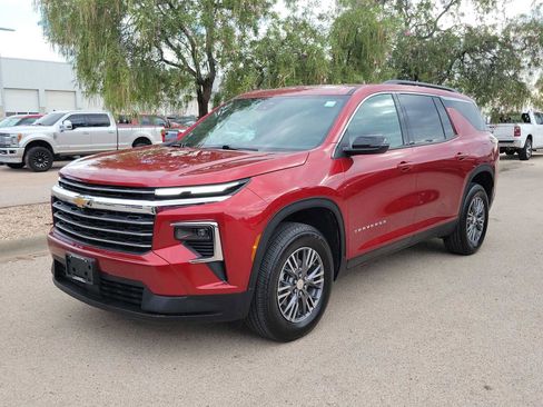 Used 2026 Chevrolet Traverse LT FWD image 4