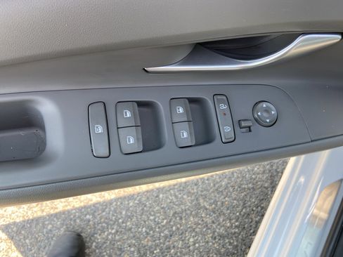 Certified 2025 Hyundai Elantra SE FWD image 8