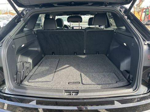 Used 2025 Volkswagen Atlas Cross Sport SEL R-Line image 28