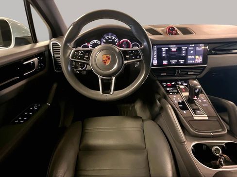 Used 2019 Porsche Cayenne AWD/4WD image 5