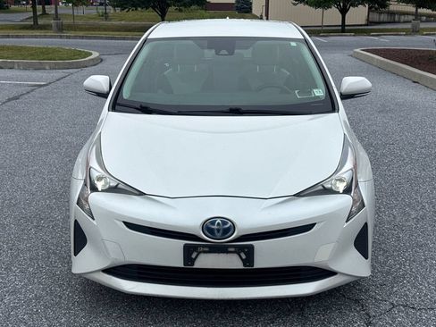 Used 2017 Toyota Prius Two FWD image 2