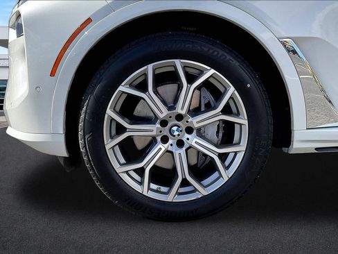 Used 2025 BMW X7 xDrive40i AWD/4WD image 33