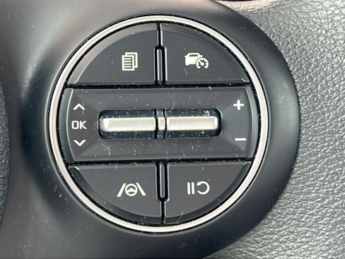 Used 2025 Kia Soul LX FWD image 19