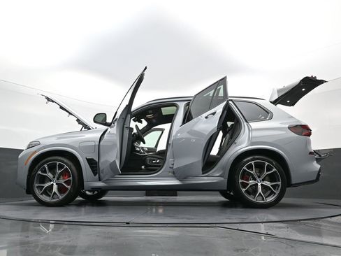 New 2026 BMW X5 xDrive50e w/ Executive Package image 44