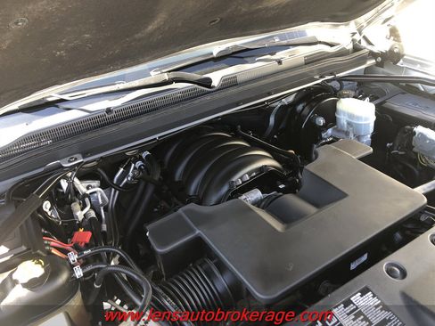 Used 2019 Chevrolet Suburban LT image 26