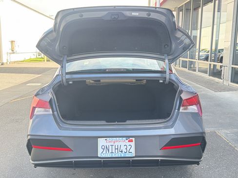 Used 2024 Hyundai Elantra SEL FWD image 12