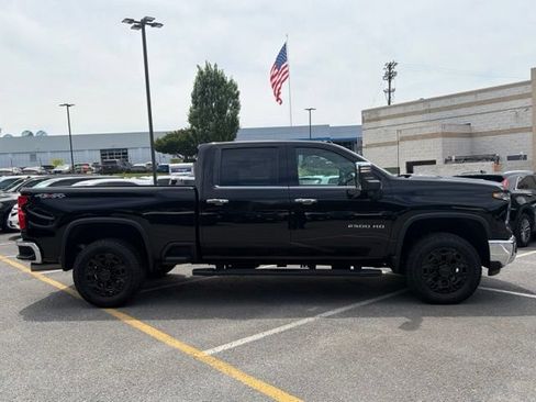 Used 2024 Chevrolet Silverado 2500 LTZ w/ LTZ Convenience Package AWD/4WD image 9
