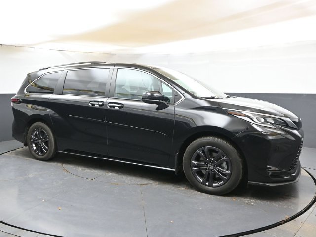 Used 2024 Toyota Sienna XSE w/ XSE Plus Package AWD/4WD image 7