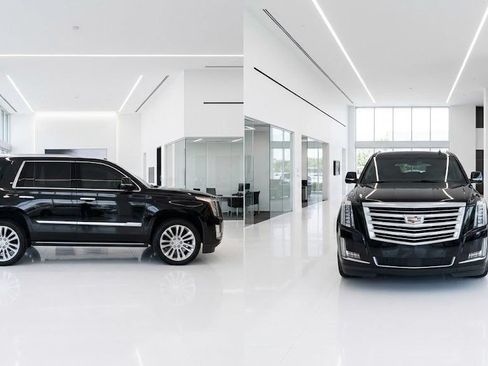 Used 2019 Cadillac Escalade Platinum RWD image 3