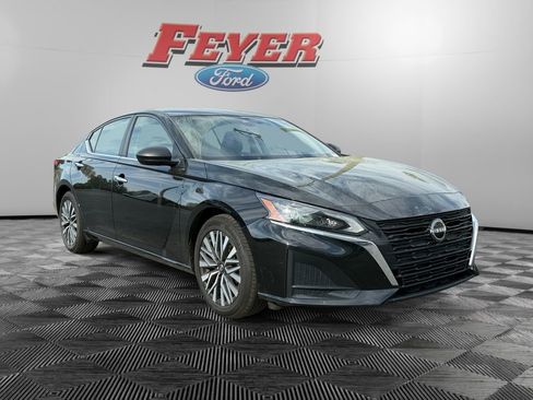 Used 2024 Nissan Altima 2.5 SV image 7
