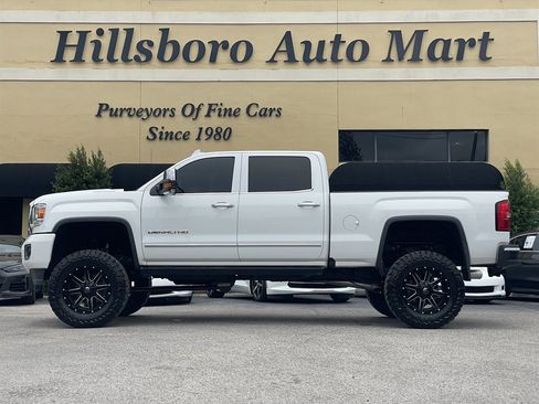 Used 2017 GMC Sierra 2500 Denali w/ Duramax Plus Package AWD/4WD image 3