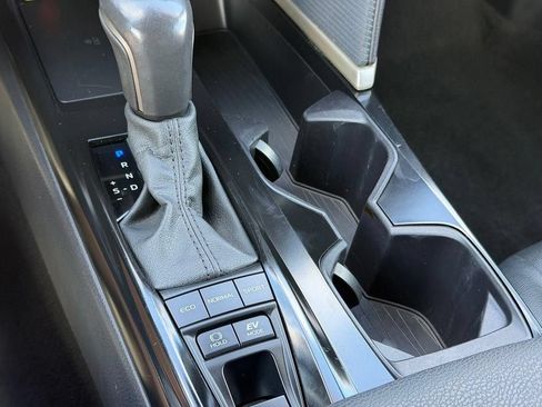 Used 2025 Toyota Camry SE FWD image 19