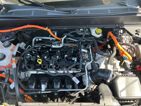 Used 2025 Ford Maverick XLT FWD image 9