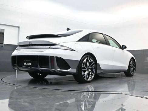 Used 2024 Hyundai Ioniq 6 SEL image 23