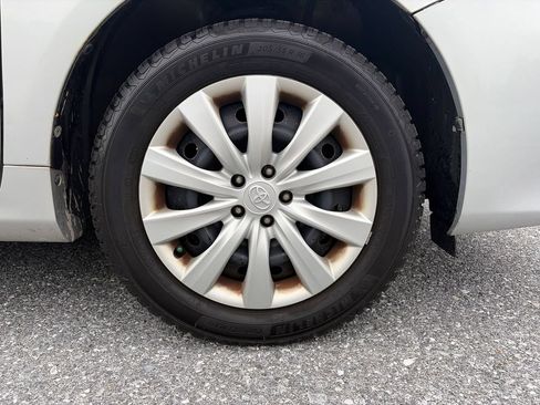 Used 2013 Toyota Corolla LE FWD image 28