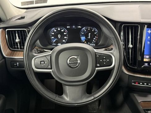 Used 2021 Volvo XC60 T6 Momentum image 15