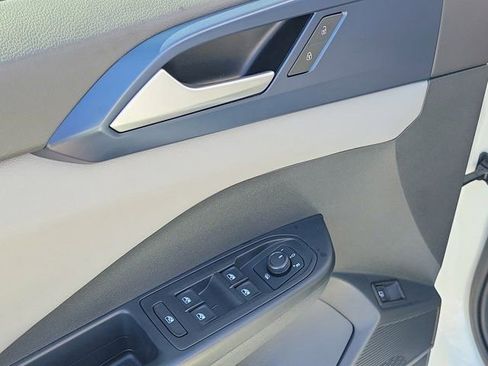 Used 2023 Volkswagen Taos SE image 16