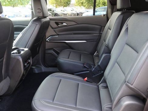 Used 2025 Chevrolet Traverse LT w/ Driver Confidence Package AWD/4WD image 18