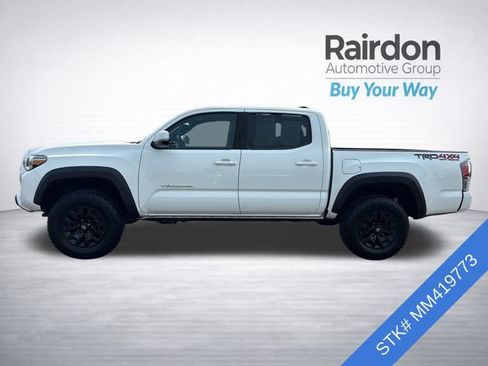 Used 2021 Toyota Tacoma TRD Off-Road w/ Technology Package AWD/4WD image 4