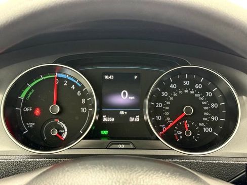 Used 2016 Volkswagen e-Golf SE w/ DC Fast Charging Package image 30