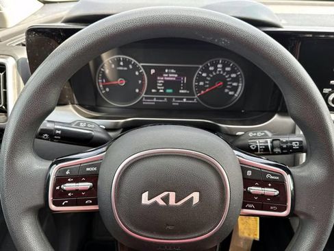 Used 2023 Kia Sorento LX FWD image 19